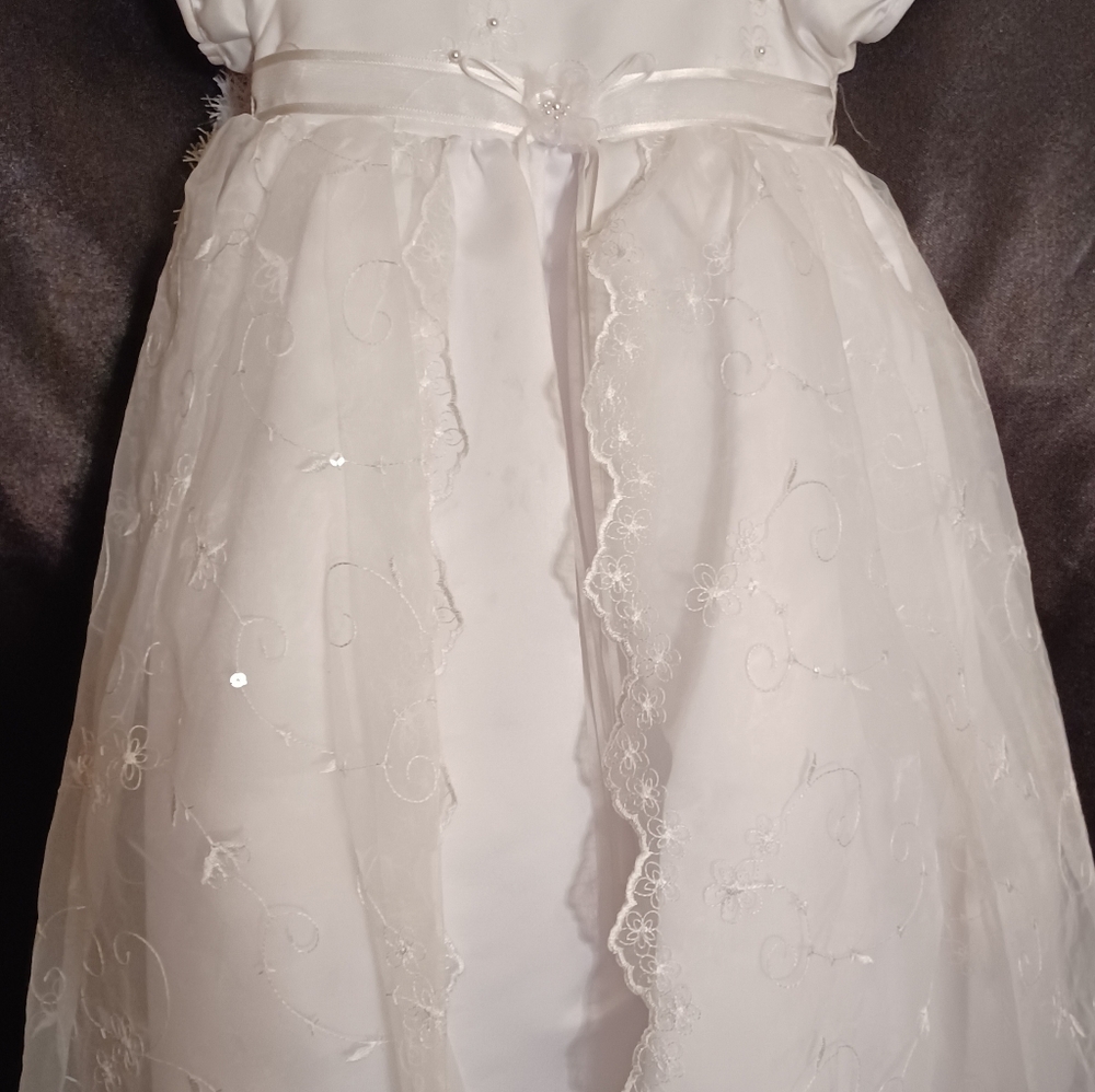 Chrtianing gown 3 to 6 mths